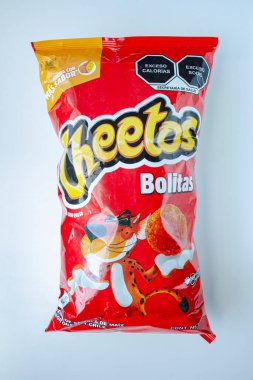 Calgary, Alberta. Kanada mı? 11 Kasım 2020. Yüksek sodyumlu ve kalorili bir paket Cheetos..