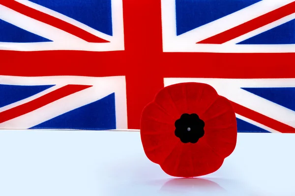 Emlékezés Napja Mákvirág Egy Brit Zászló Háttérben — Stock Fotó