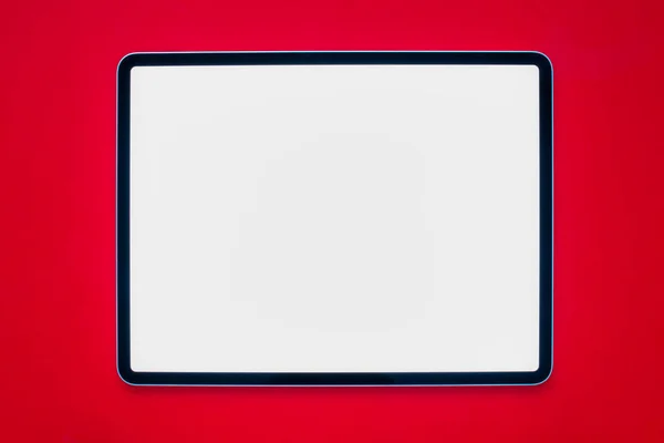 Tablet Con Uno Schermo Bianco Sfondo Rosso — Foto Stock