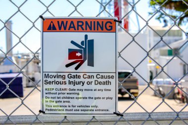 Uyarı işareti, hareket eden kapı ciddi yaralanmalara ya da ölüm mesajına neden olabilir. Elektrikli kapı işareti.