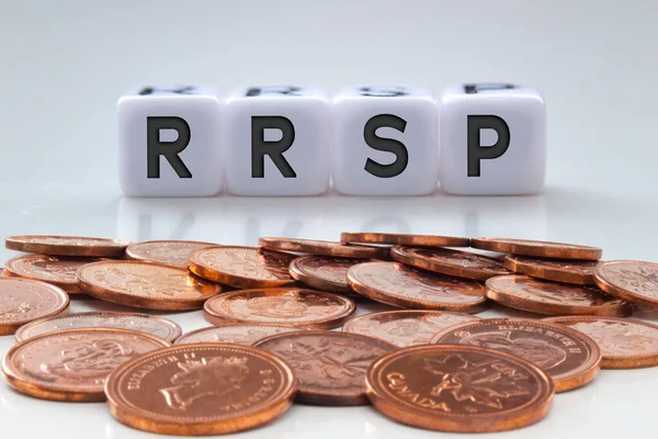 Літери Rrsp Білих Блоках Монетами Чистому Фоні — стокове фото