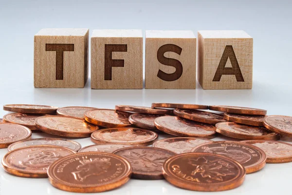 Lettere Tfsa Blocchi Legno Con Monete Sfondo Chiaro — Foto Stock