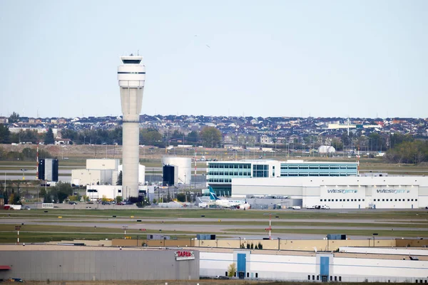 Calgary Alberta Canadá Setembro 2021 Torre Controle Aeroporto Calgary Dia — Fotografia de Stock