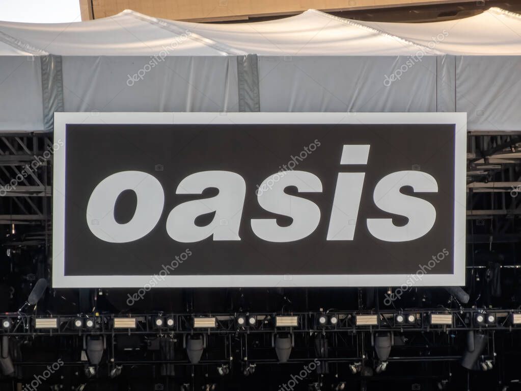 Chicago, Illinois, USA. Nov 11, 2025. Large 