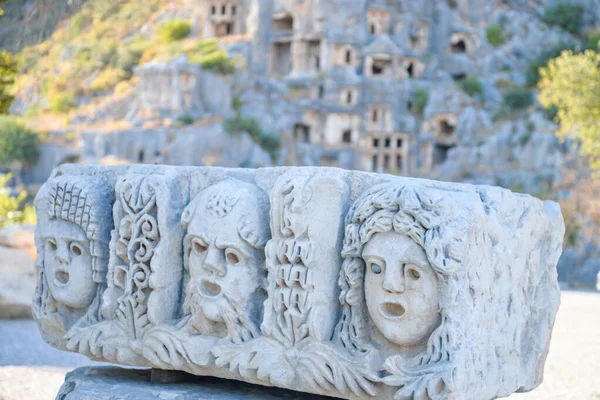 Antik Myra Şehri Türkiye Antik Şehir Kaya Mezarları Yardım Maskeleriyle — Stok fotoğraf