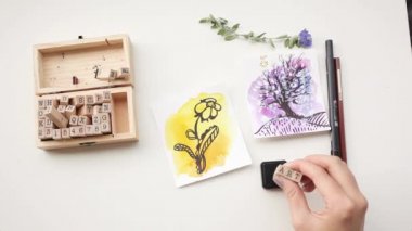Sanat mührünü basan kız. Suluboya tablosu, hatıra defteri