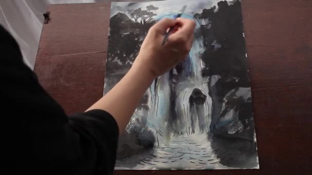 Speed paint of artist drawing waterfall with ink — Stock Video