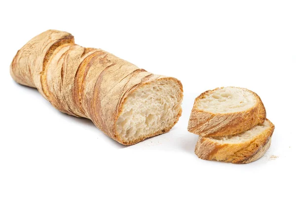 Toastbread blanc avec des tranches de pain grillé sur un fond blanc — Photo