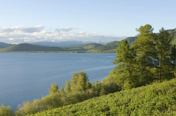 Bergsee-Markakol — Stockfoto