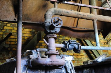 Eski ve paslı boru kazan