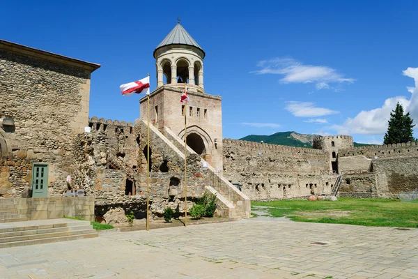 Cour de la cathédrale Svetitskhoveli — Photo