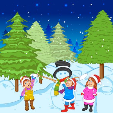 Çocuklar Kutsal Noel sırasında kardan adam yapma