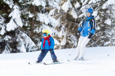 Baba ve oğul, okul öncesi çocuk, Avusturya Kayak Kayak