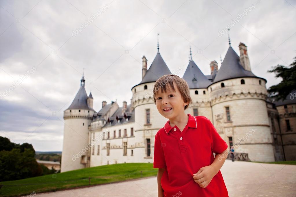 Portrait of a child in front of Chaumont castle