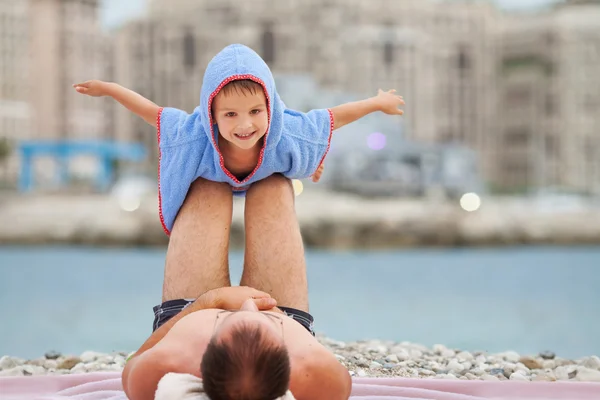 Beautiful boy, making airplane with hands, dad holding him on hi — Stock Photo, Image