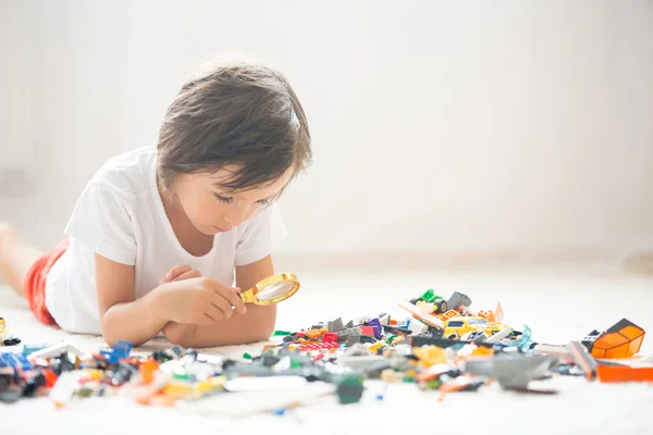 Cute little preschool children, boy brothers, playing at home wi — Stock Photo, Image