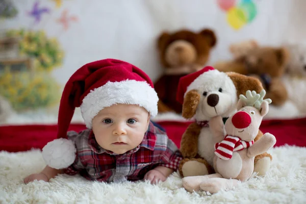 Weihnachtsporträt Des Süßen Kleinen Neugeborenen Jungen Gekleidet Weihnachtskleidung Und Mit — Stockfoto