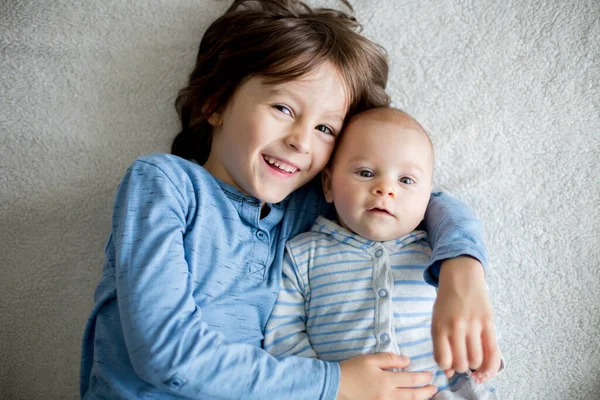 Happy Brothers Baby Preschool Children Hugging Home White Blanket Smiling — Stock Photo, Image