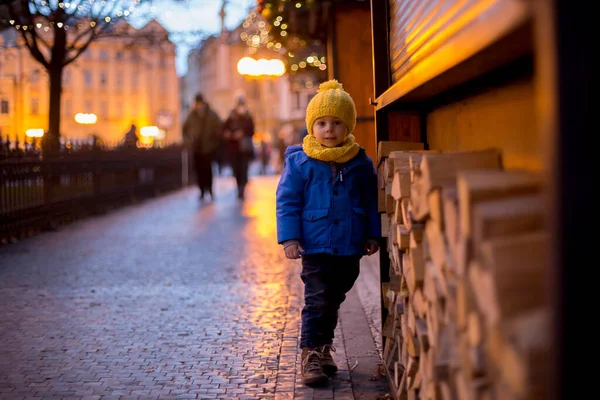 Kind Prag Weihnachten Weihnachtsbeleuchtung Und Dekoration Auf Dem Platz — Stockfoto