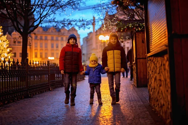 Bambino Praga Natale Luci Natalizie Decorazioni Sulla Piazza — Foto Stock