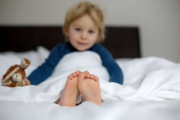 Little Toddler Child Feet Foreground Cute Child Lying Bed Playing — Stock Photo, Image