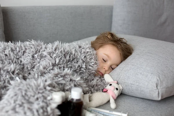 Toddler Child Boy Lying Sick Sofa Mother Checking Him — Stock Photo, Image