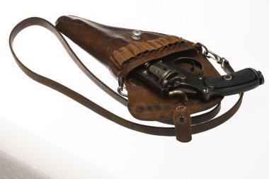 Beyaz arka planda kişisel bir koleksiyondaki silah izole edilmiş. 