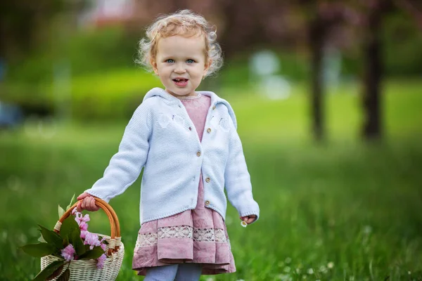 Hermoso Niño Rubio Niño Linda Niña Vestido Rosa Vintage Jugando —  Fotos de Stock