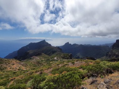 Kanarya Adası 'nda güzel doğa, Teide Ulusal Parkı' nda Roques de Garcia, baharda Tenerife