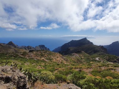 Kanarya Adası 'nda güzel doğa, Teide Ulusal Parkı' nda Roques de Garcia, baharda Tenerife