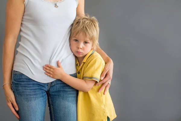 Sad Little Child Blond Boy Hugging His Mother Home — Φωτογραφία Αρχείου