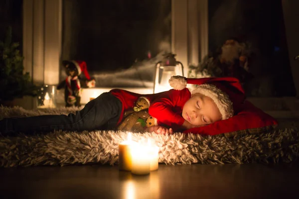 Hermoso Niño Pequeño Niño Durmiendo Víspera Navidad Esperando Que Santa —  Fotos de Stock