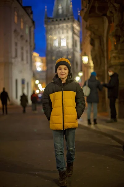 Prag Noel Noel Işıkları Meydanda Süslemeler — Stok fotoğraf