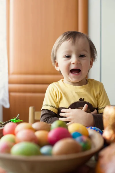 Ritratto di un bambino a Pasqua — Foto Stock