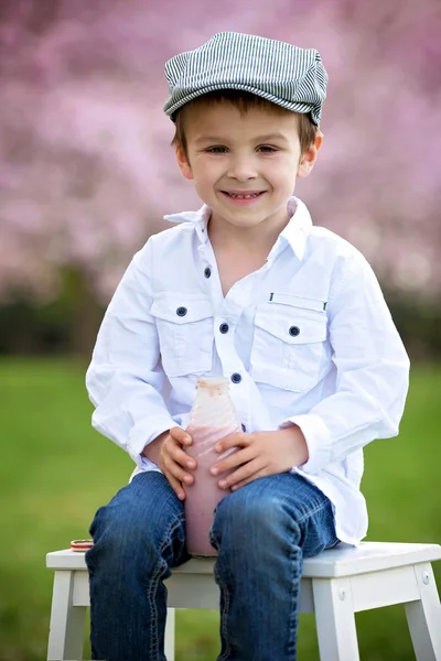 Close portrait of adorable little caucasian boy in a cherry tree — Stock Photo, Image