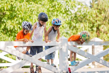 Grup restin scooter, Bisiklet ve at binme çocuk, çocuklar,