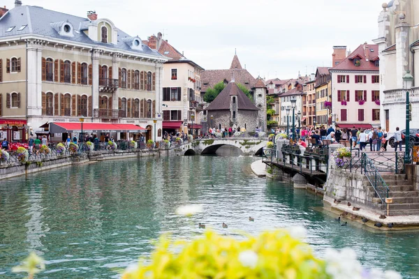 Annecy, Francja, 23 sierpnia 2015 - Palais de l'isle, piękne holowania — Zdjęcie stockowe