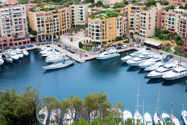 Vista de yates de lujo en el puerto de Mónaco — Foto de Stock