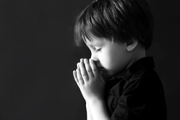 Little boy praying, child praying, isolated background — Stock Photo, Image