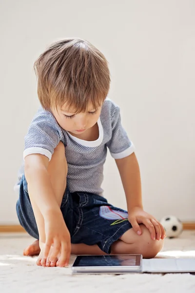 Sweet boy, playing on tablet at home, summertime — Stock Photo, Image