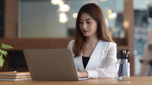 Cropped Shot Young Beautiful Businesswoman Typing Laptop Computer Modern Office — Stock Photo, Image