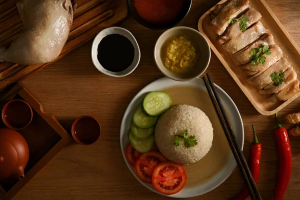 Ovanifrån Hainanese Kyckling Ris Ångad Kyckling Ris Med Såser Och — Stockfoto