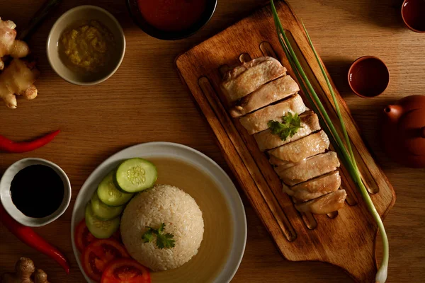 Хайнанский Куриный Рис Тушеный Куриный Рис Соусами Традиционная Еда — стоковое фото