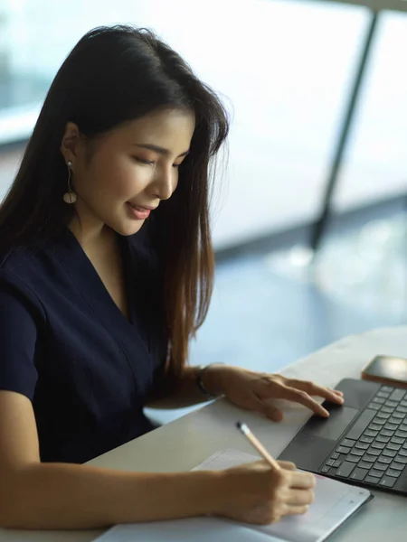 Portrait Businesswoman Working Stationery Tablet Office Room — Stock Photo, Image