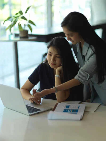 Cropped Shot Two Businesswomen Working Together Paperwork Laptop Office Room — Stock Photo, Image