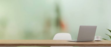 3 boyutlu görüntüleme, dizüstü bilgisayarı olan basit çalışma alanı ve tahta masa üzerinde beyaz arka planı bulanık, 3 boyutlu illüstrasyon