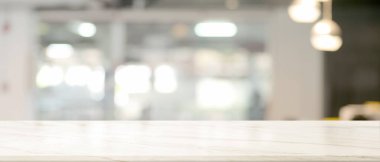 Bulanık arkaplanda boş mermer masa, mermer masa üzerinde kopyalama alanı