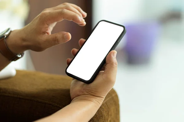 Närbild Manlig Hand Med Hjälp Smartphone Med Mock Skärm Suddig — Stockfoto