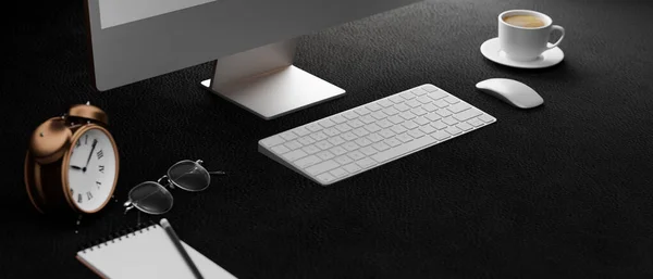 Ausschnittsaufnahme Eines Dunklen Computertisches Mit Schreibwaren Tasse Brille Und Uhr — Stockfoto