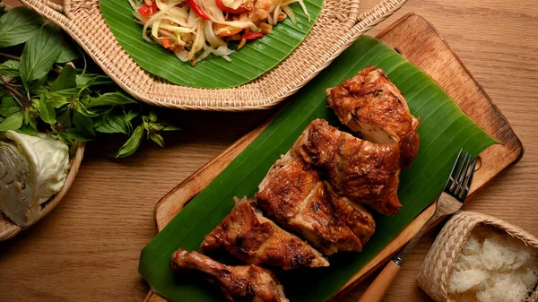 Poulet Grillé Style Thaïlandais Avec Salade Somtum Papaye Riz Collant — Photo